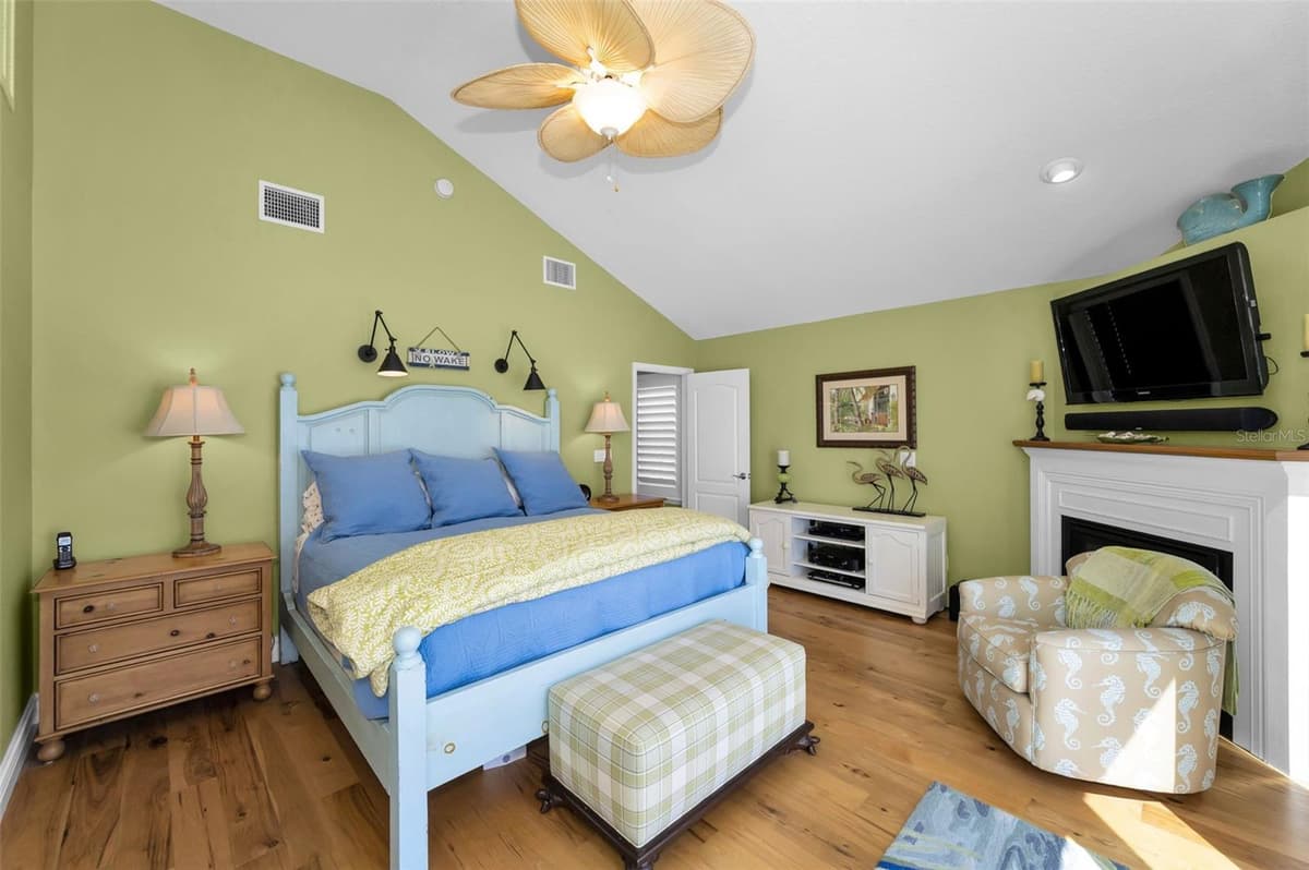 13303 GULF LANE — photo 16 of 43