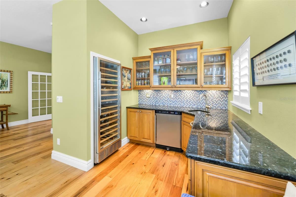 13303 GULF LANE — photo 13 of 43
