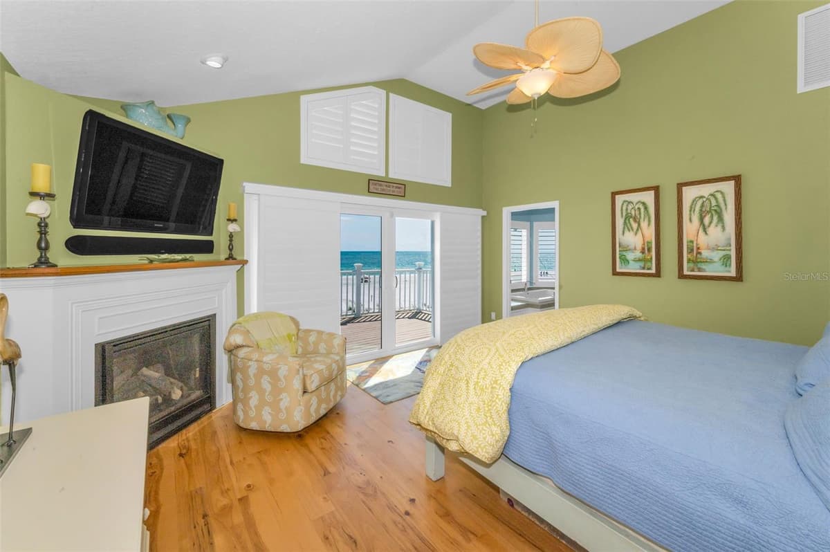13303 GULF LANE — photo 15 of 43