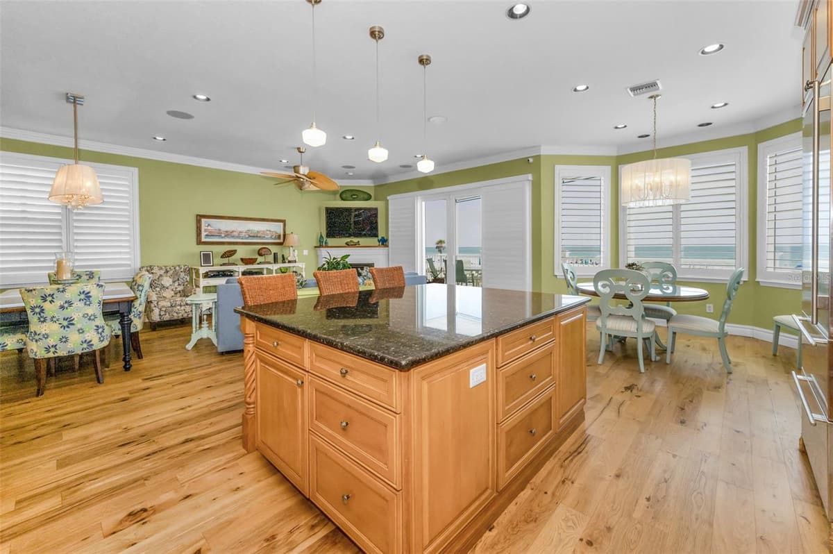 13303 GULF LANE — photo 9 of 43