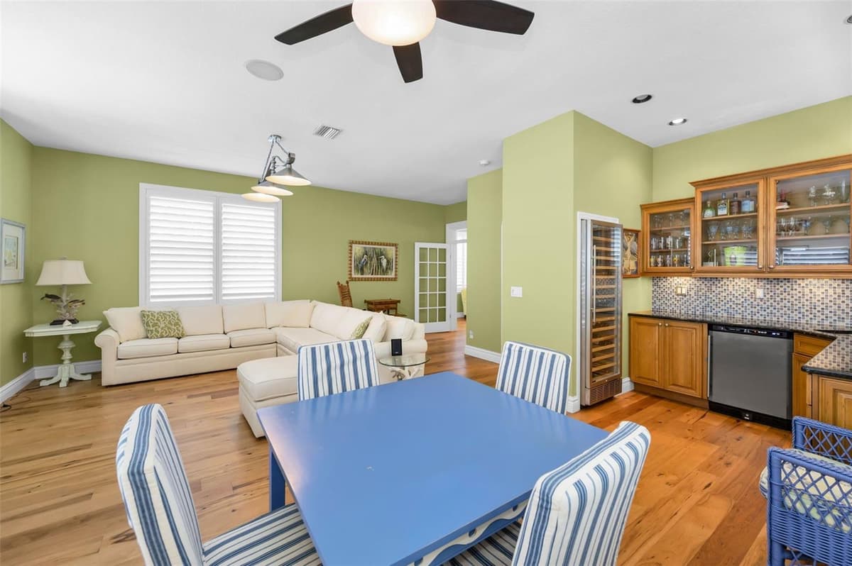 13303 GULF LANE — photo 12 of 43