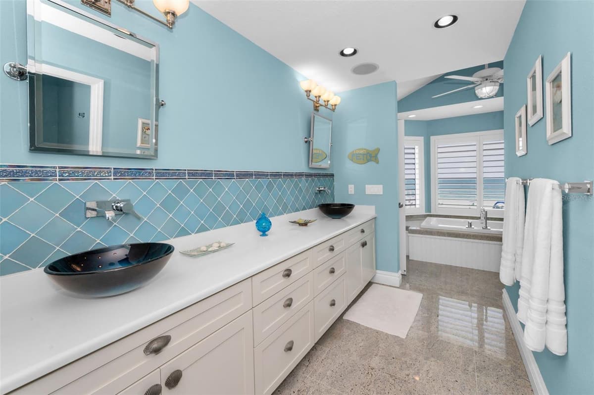 13303 GULF LANE — photo 17 of 43