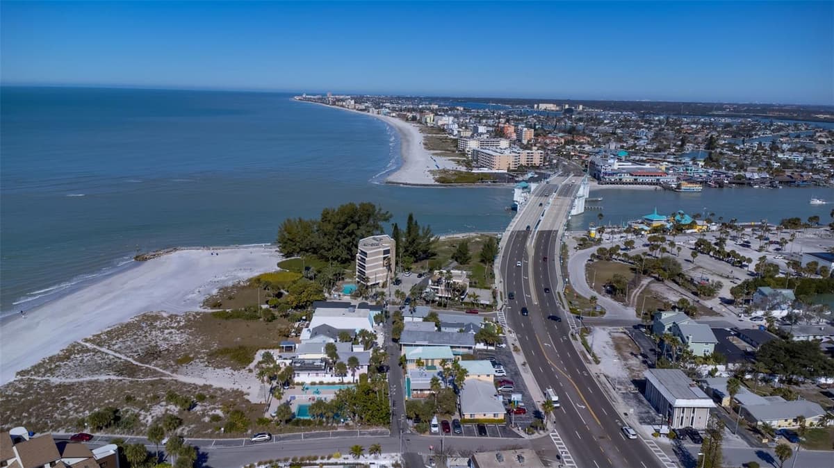 12620 GULF BOULEVARD — photo 14 of 21