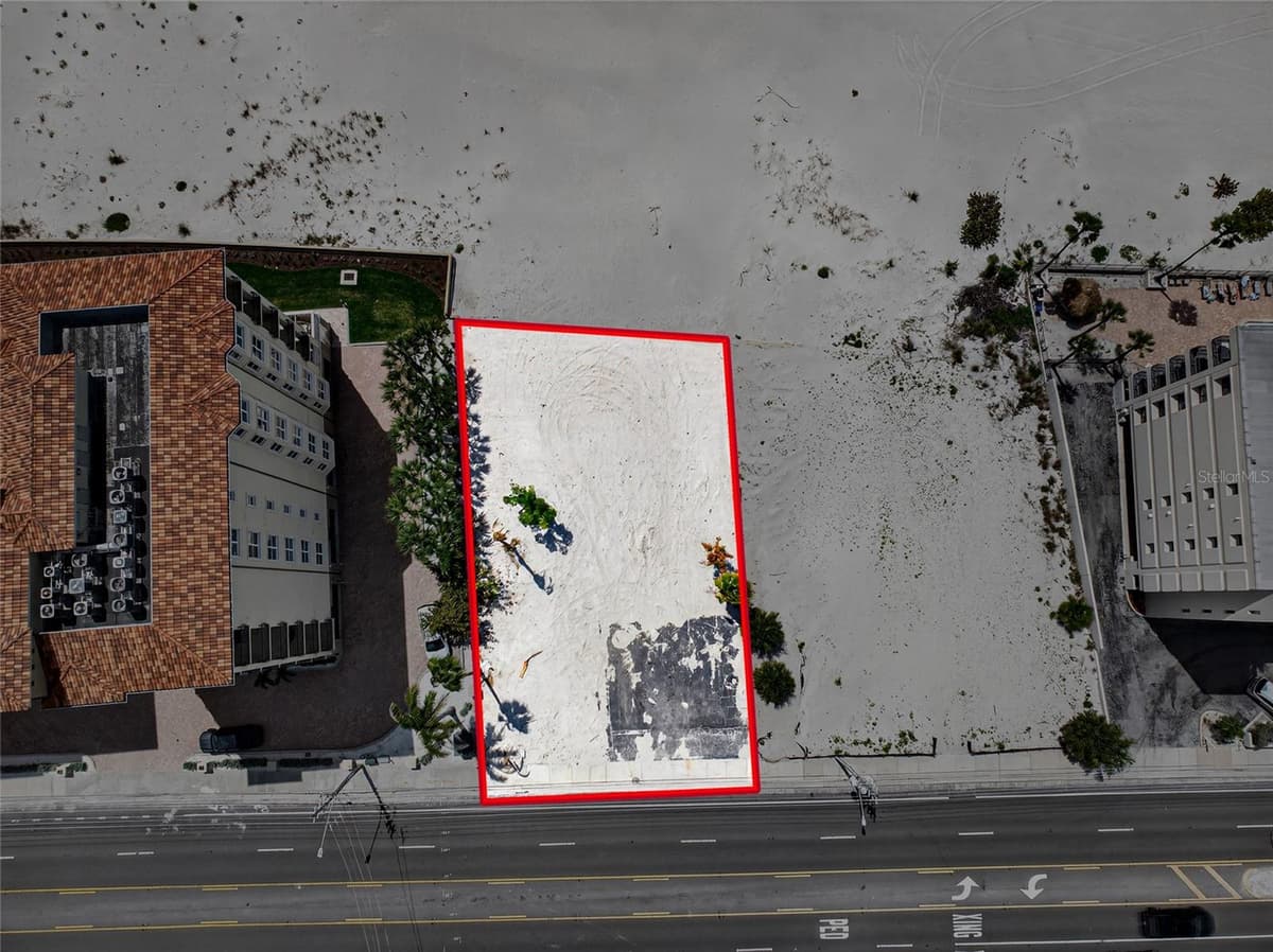 13642 GULF BOULEVARD — photo 5 of 23