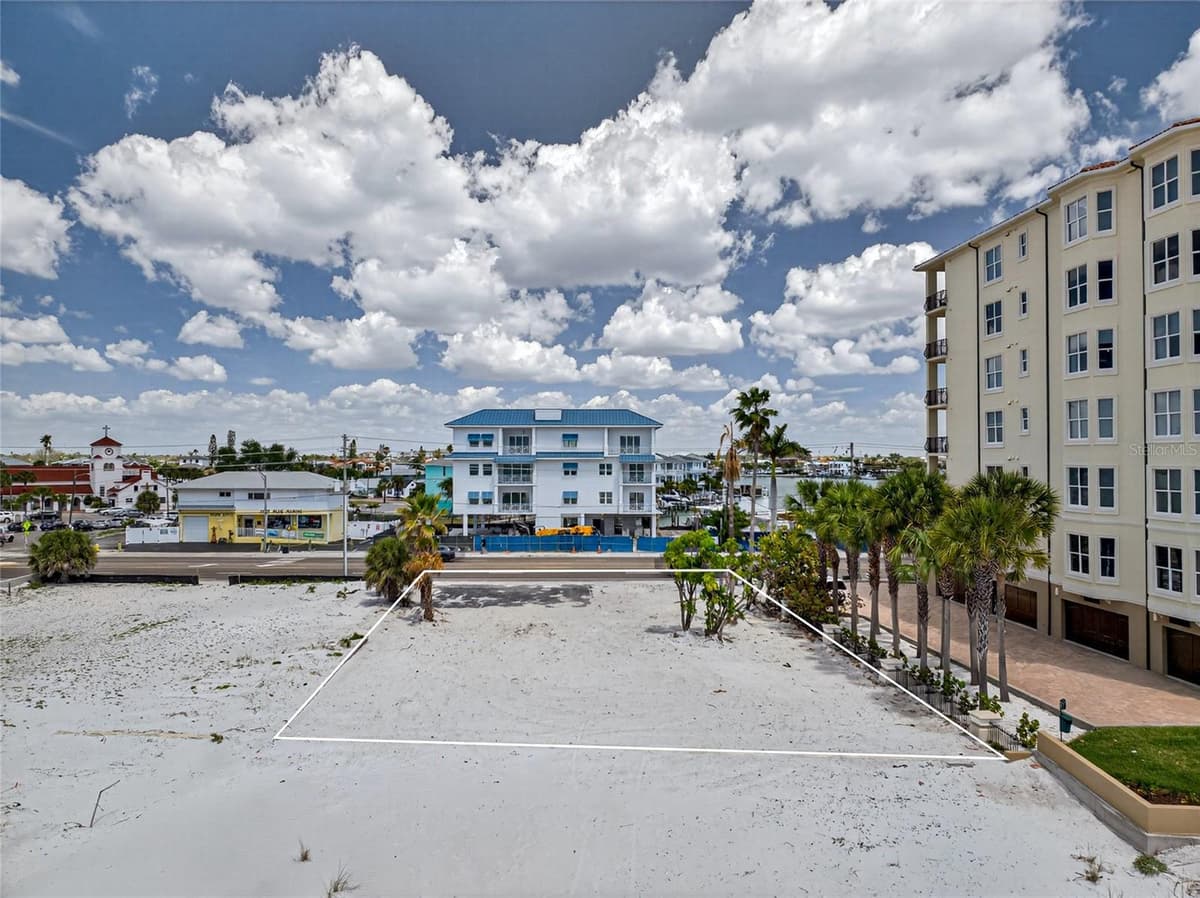 13642 GULF BOULEVARD — photo 16 of 23