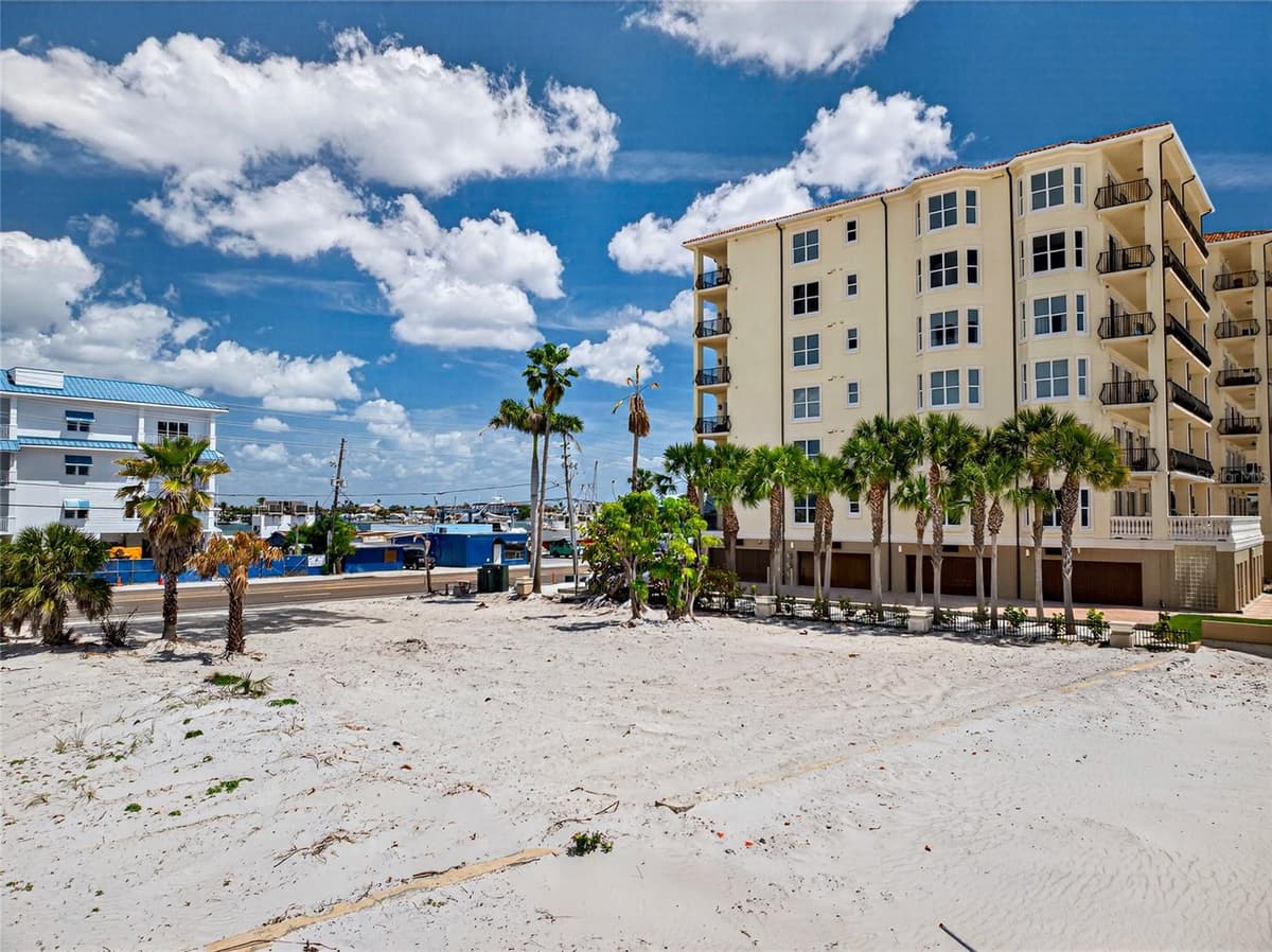 13642 GULF BOULEVARD — photo 3 of 23