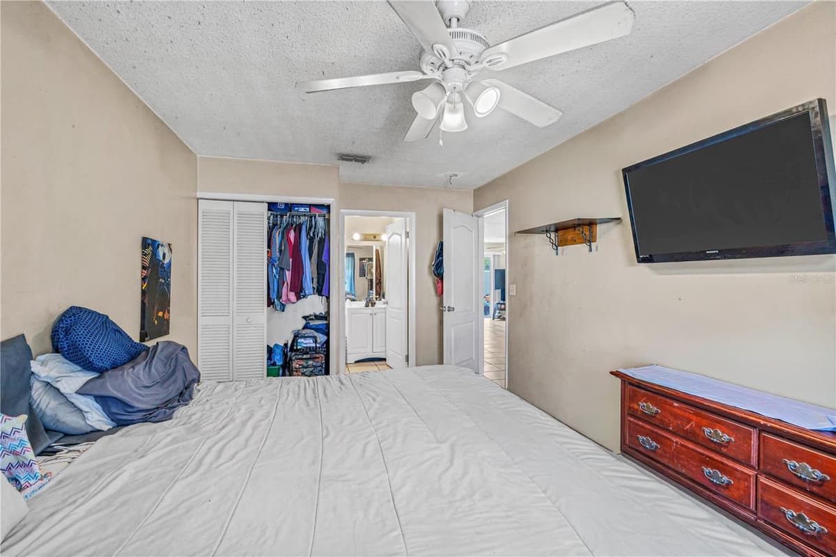 428 BANANA CAY DRIVE — photo 16 of 30