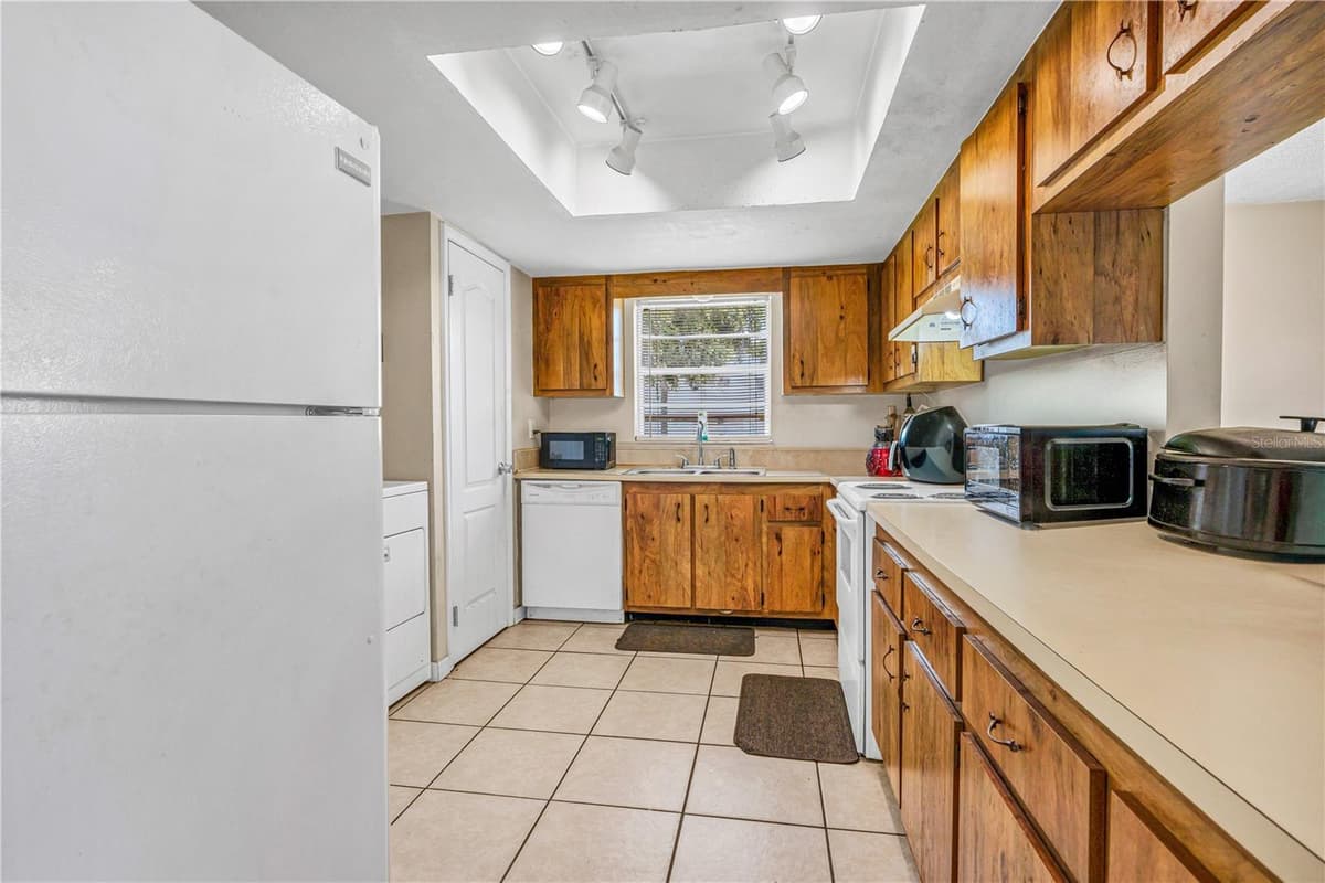 428 BANANA CAY DRIVE — photo 9 of 30