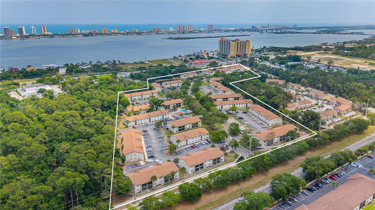 428 BANANA CAY DRIVE — photo 27 of 30
