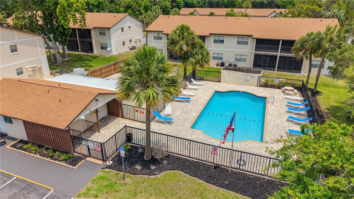 428 BANANA CAY DRIVE — photo 24 of 30