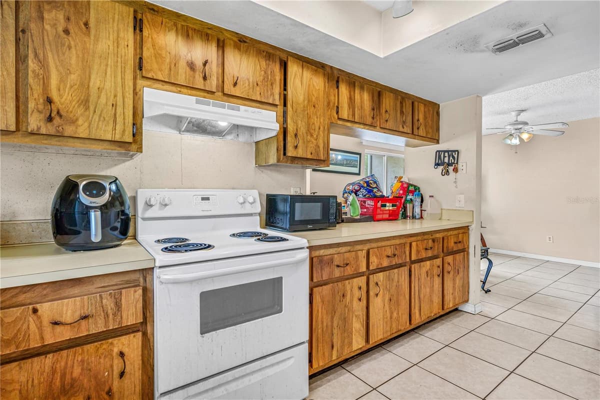 428 BANANA CAY DRIVE — photo 12 of 30