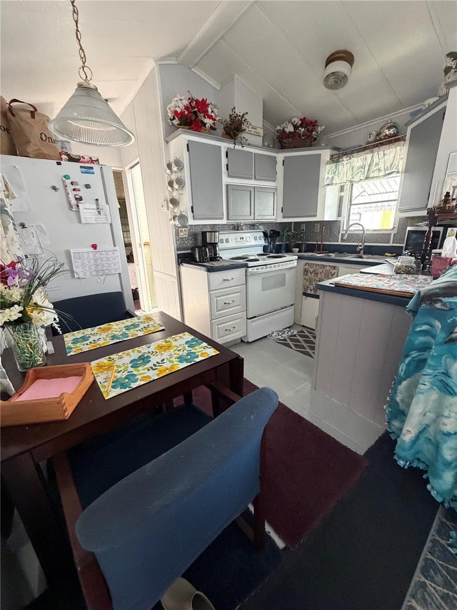 158 BROOKSHIRE DRIVE — photo 4 of 24