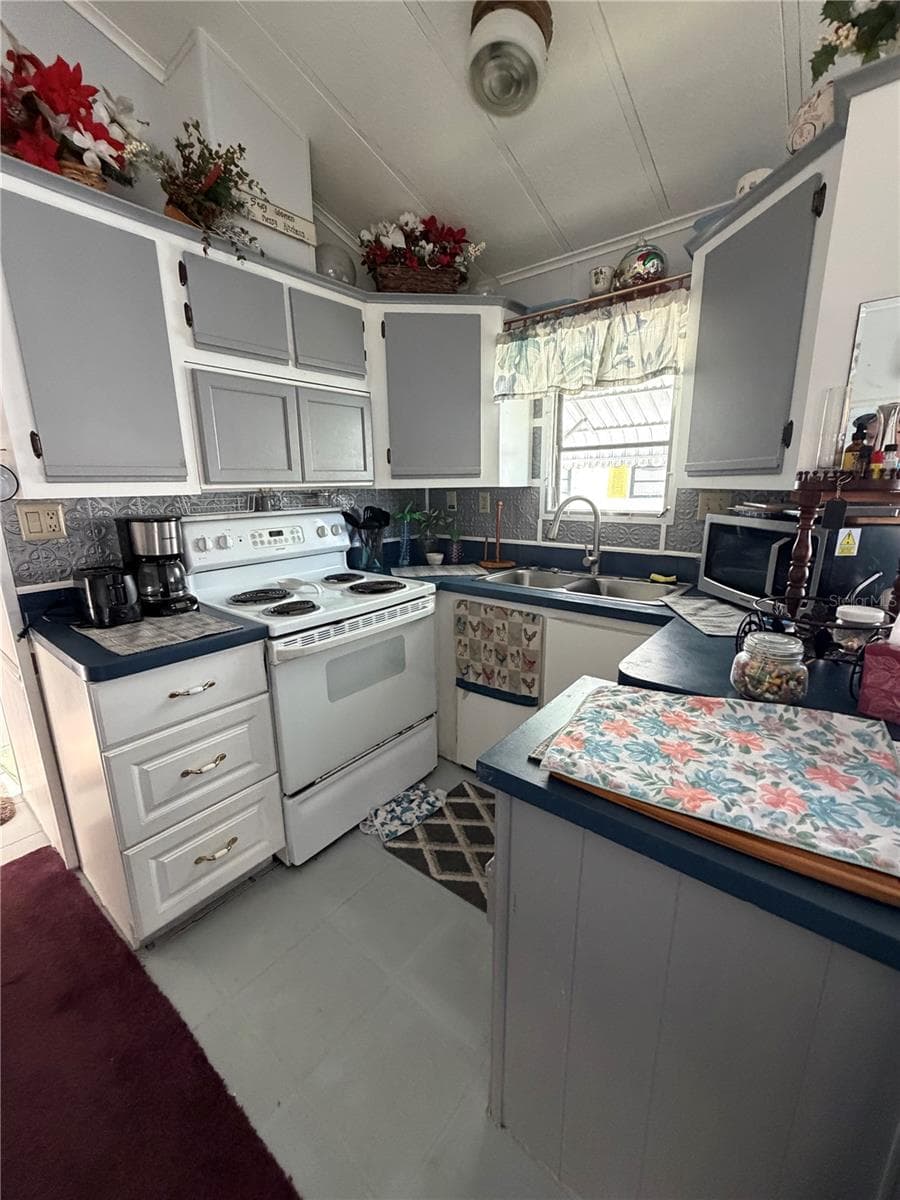 158 BROOKSHIRE DRIVE — photo 3 of 24