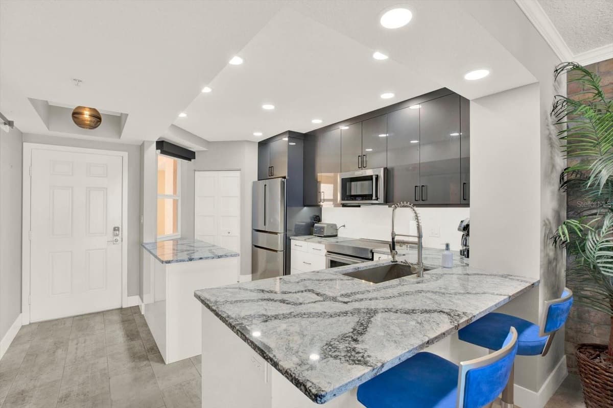 16450 GULF BOULEVARD — photo 14 of 31