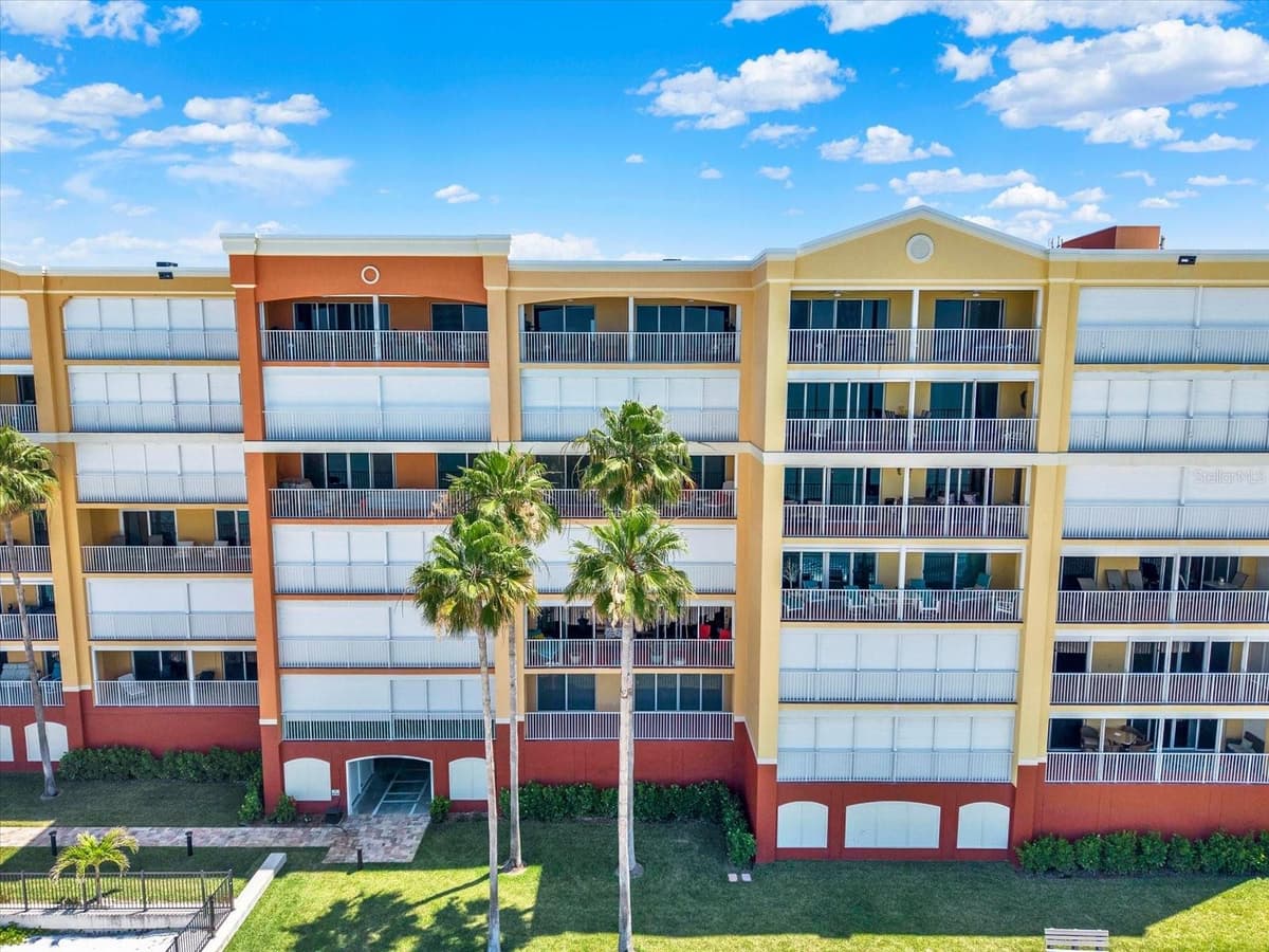 16450 GULF BOULEVARD — photo 2 of 31