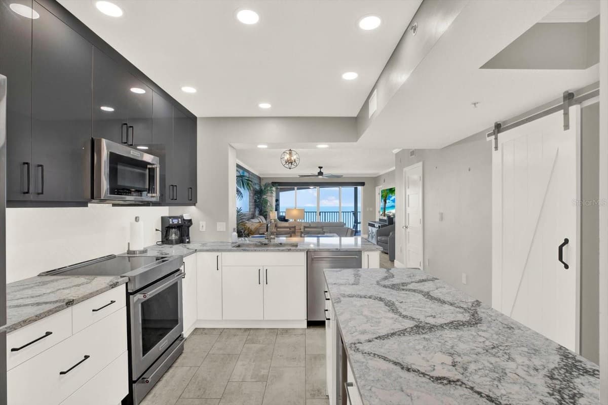 16450 GULF BOULEVARD — photo 15 of 31