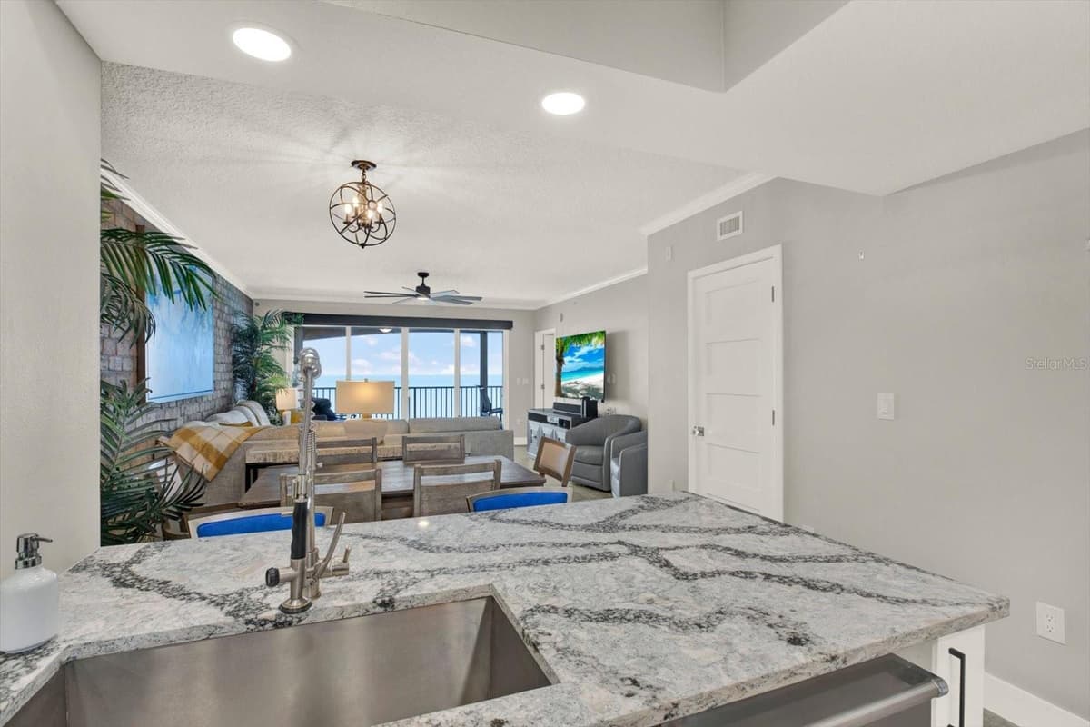 16450 GULF BOULEVARD — photo 16 of 31