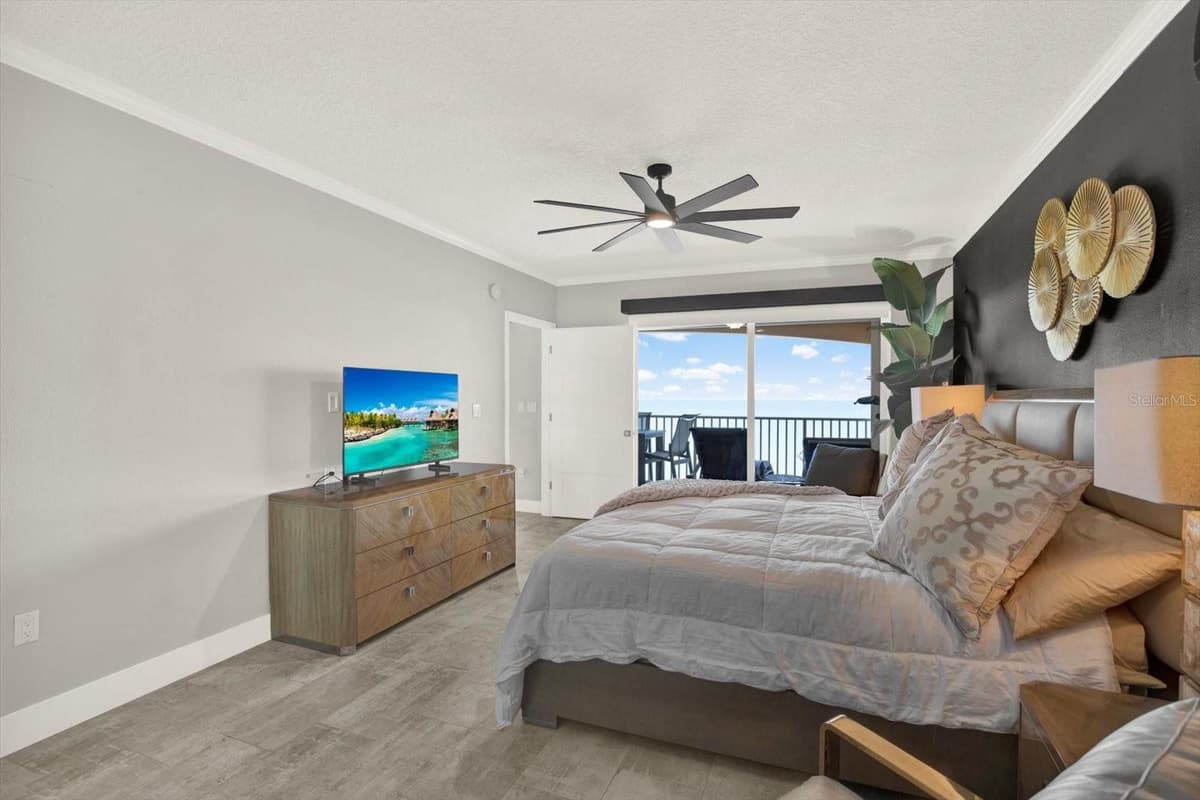 16450 GULF BOULEVARD — photo 21 of 31