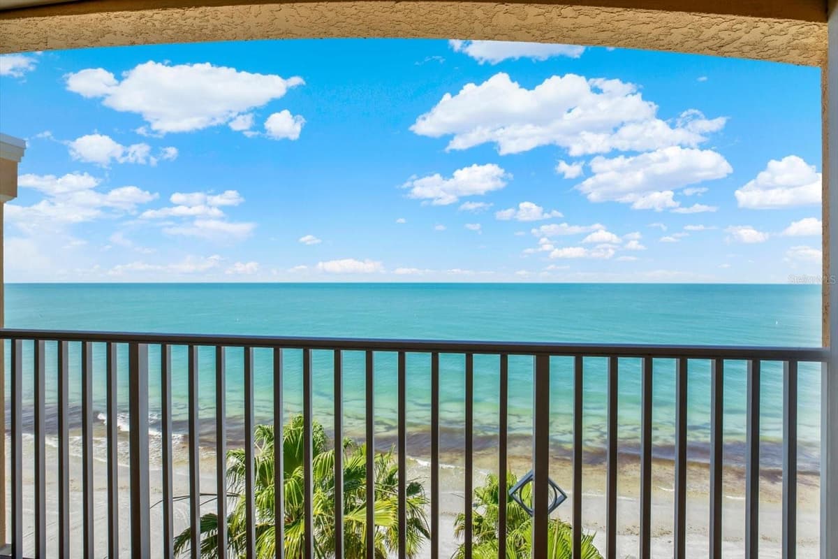 16450 GULF BOULEVARD — photo 7 of 31