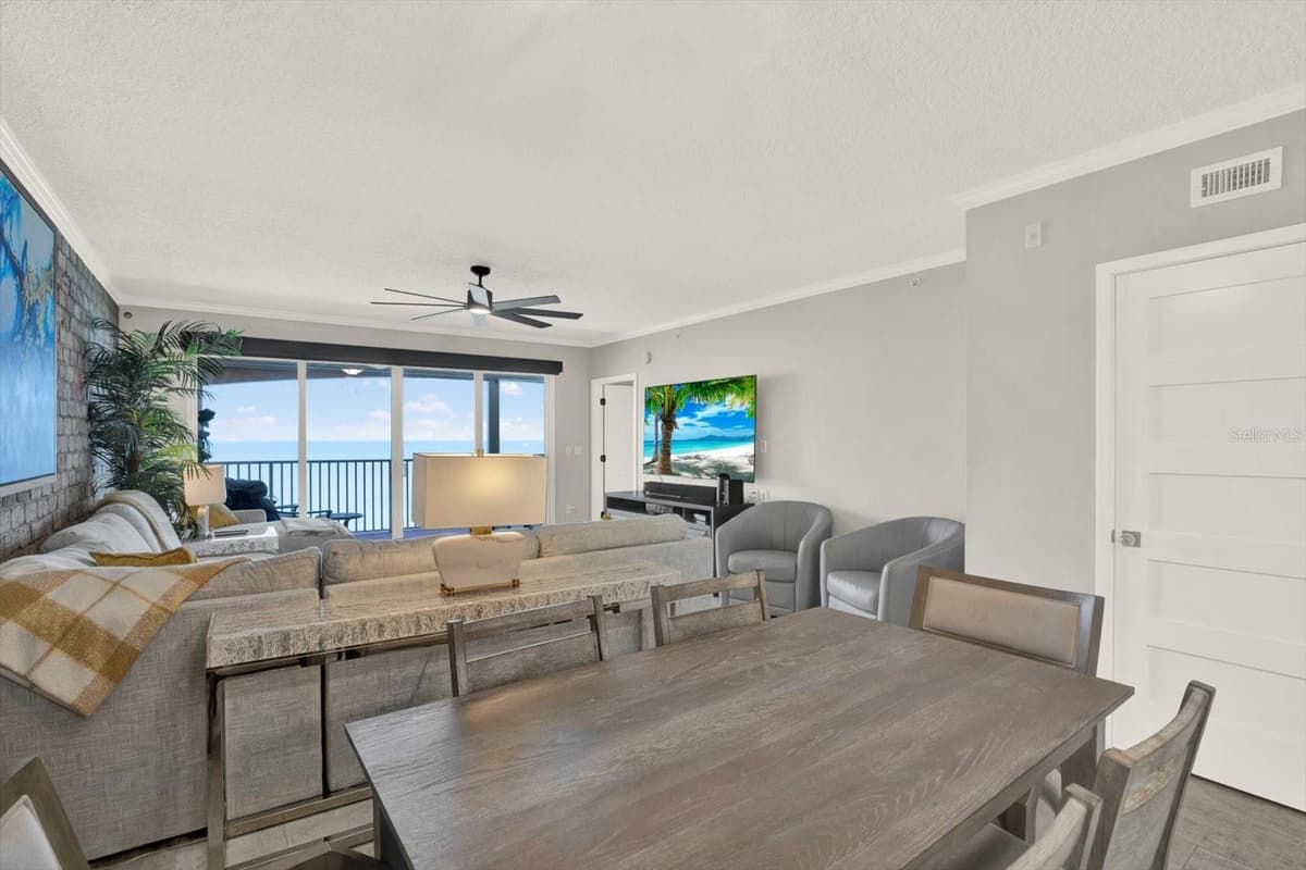 16450 GULF BOULEVARD — photo 11 of 31