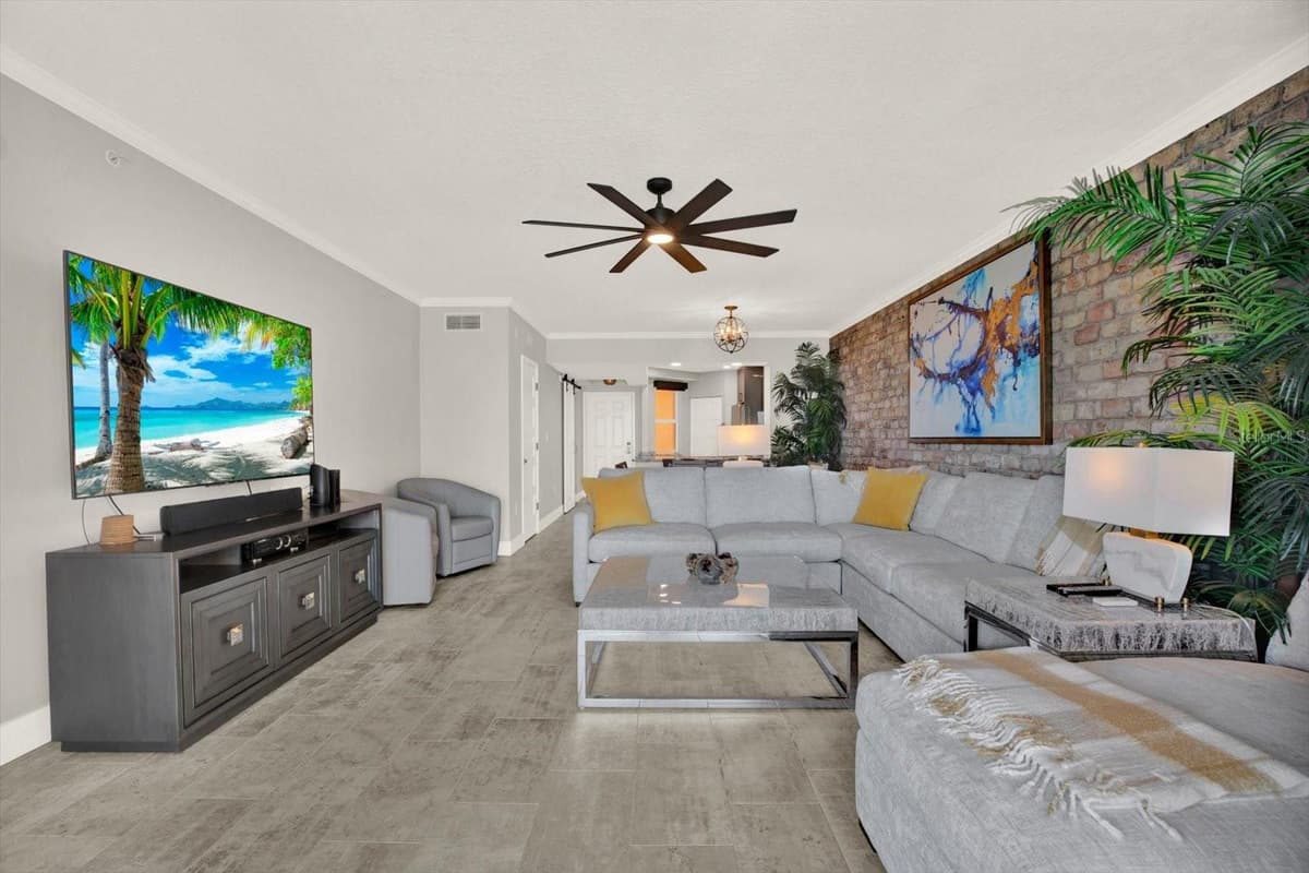 16450 GULF BOULEVARD — photo 8 of 31