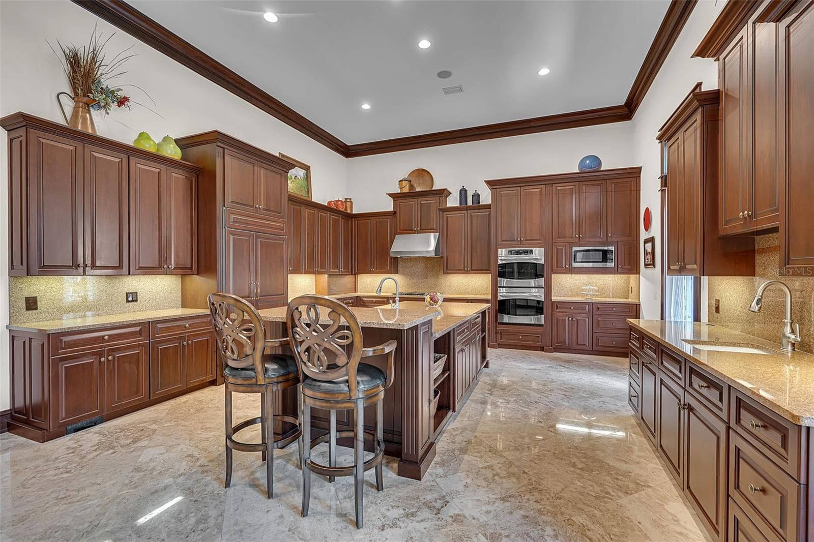 8132 SANDERLING ROAD — photo 37 of 69