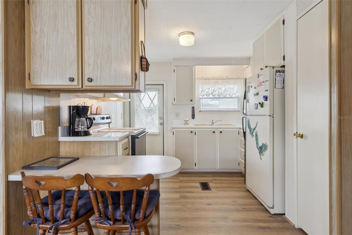 13 COCOS PLUMOSA DRIVE — photo 4 of 46