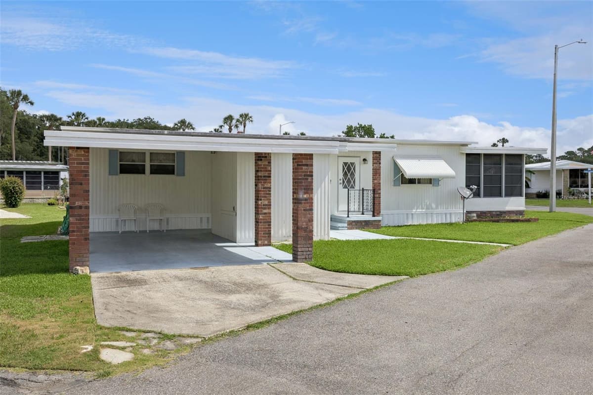 13 COCOS PLUMOSA DRIVE — photo 26 of 46