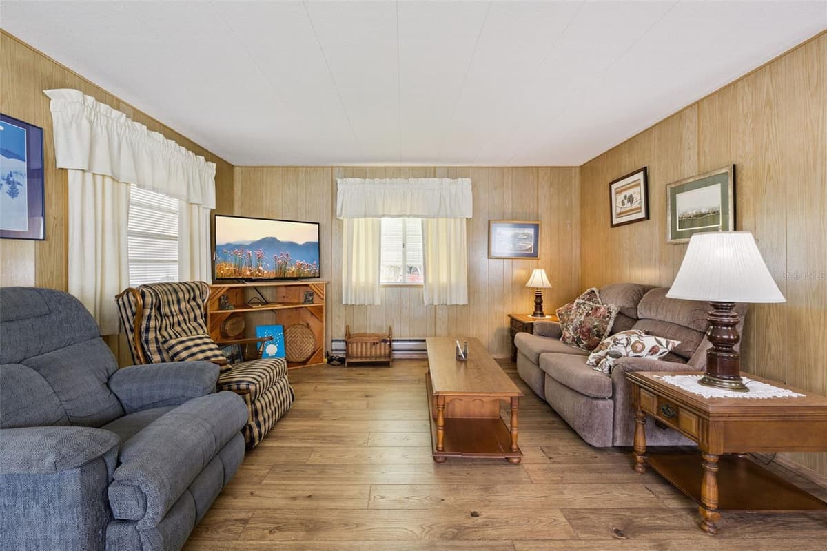 13 COCOS PLUMOSA DRIVE — photo 10 of 46