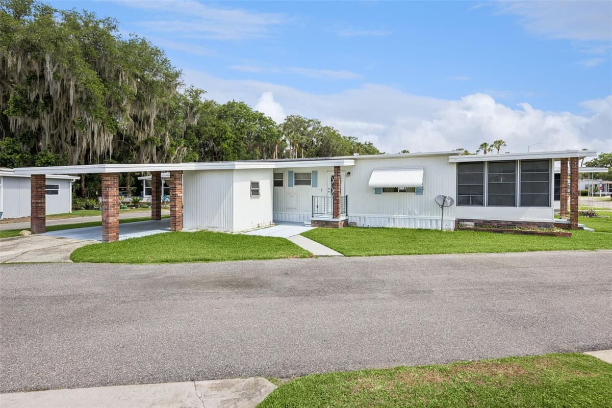 13 COCOS PLUMOSA DRIVE — photo 23 of 46