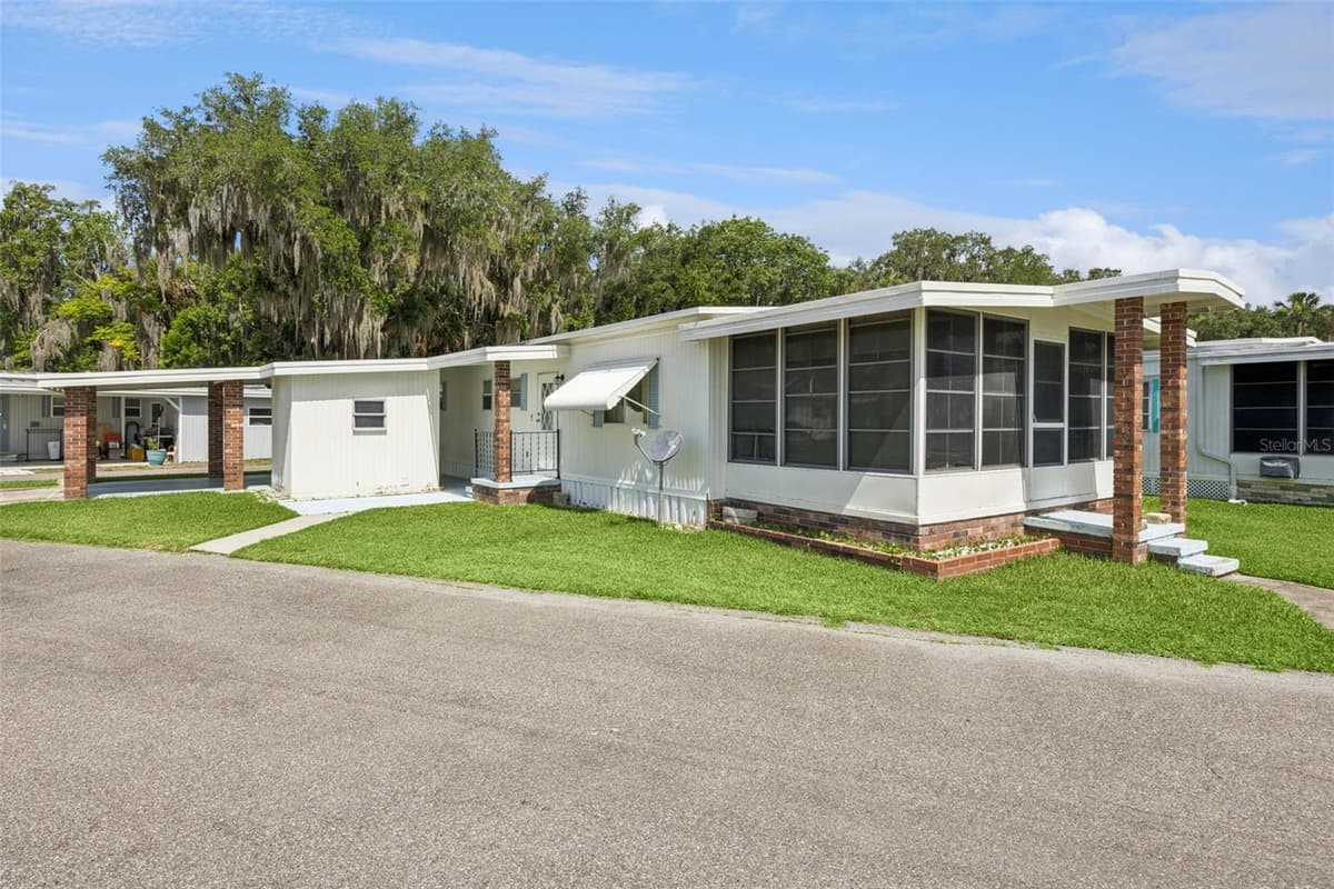 13 COCOS PLUMOSA DRIVE — photo 24 of 46