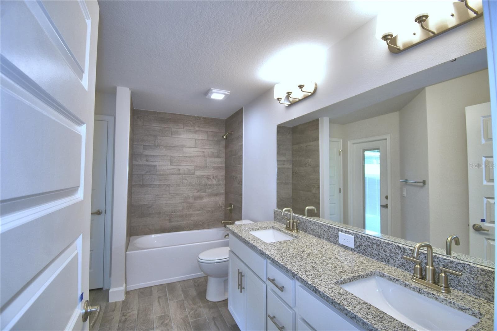 5421 WATERSIDE DRIVE — photo 17 of 68