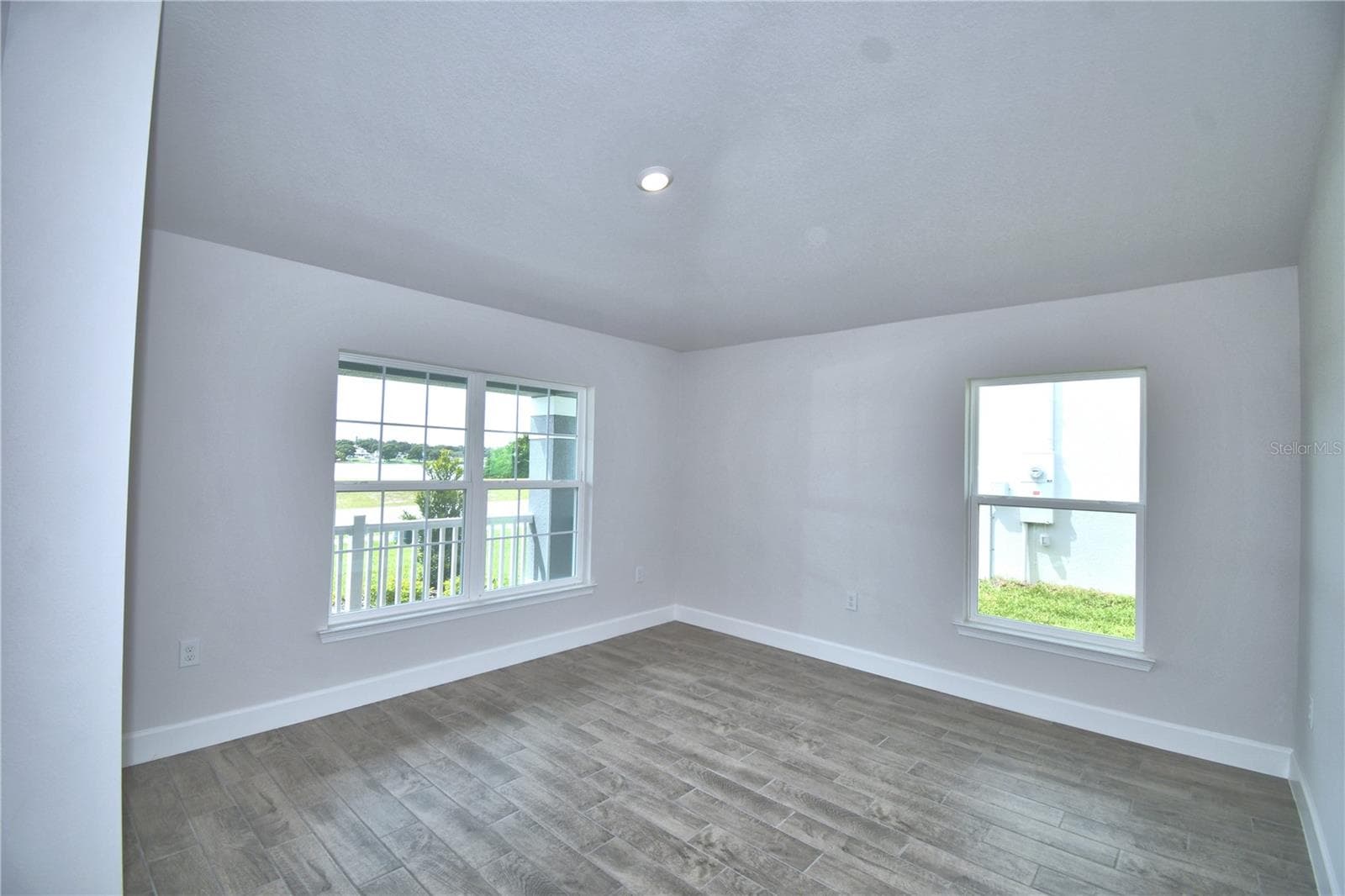5421 WATERSIDE DRIVE — photo 9 of 68