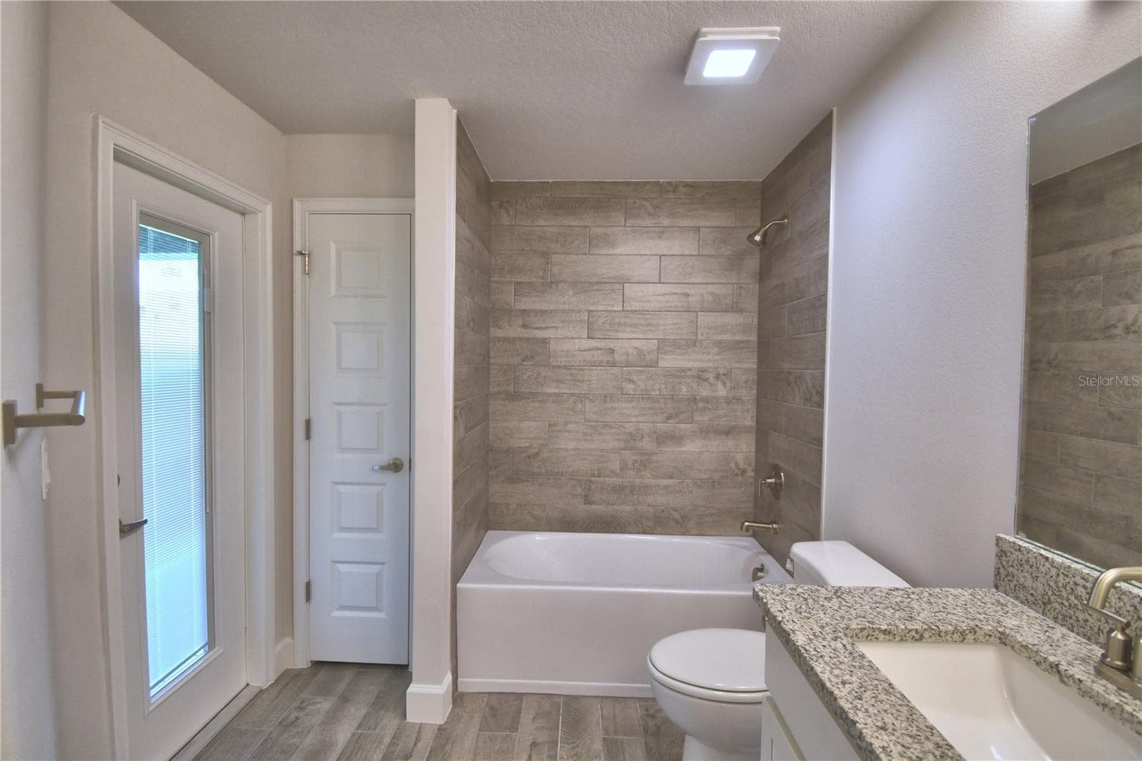 5421 WATERSIDE DRIVE — photo 18 of 68