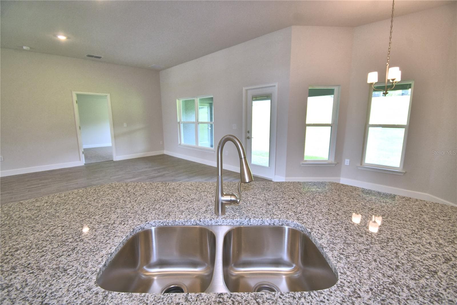 5421 WATERSIDE DRIVE — photo 26 of 68