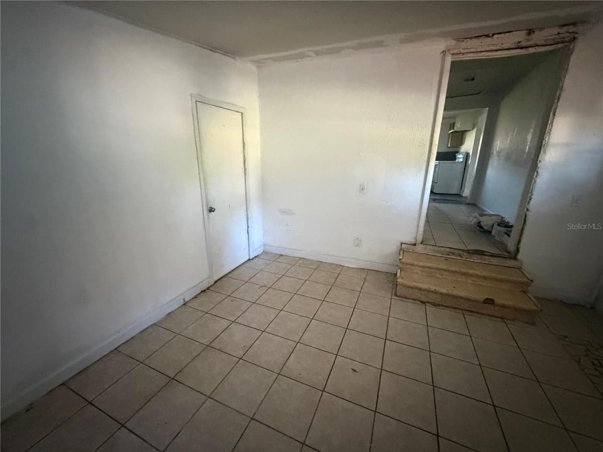 470 EAST AVENUE — photo 16 of 32