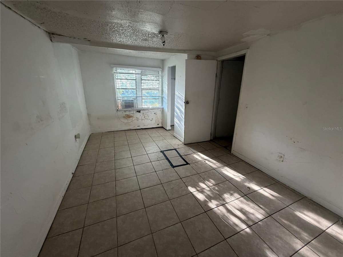 470 EAST AVENUE — photo 20 of 32