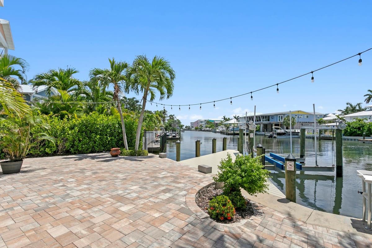 201 HARBOR DRIVE — photo 41 of 60
