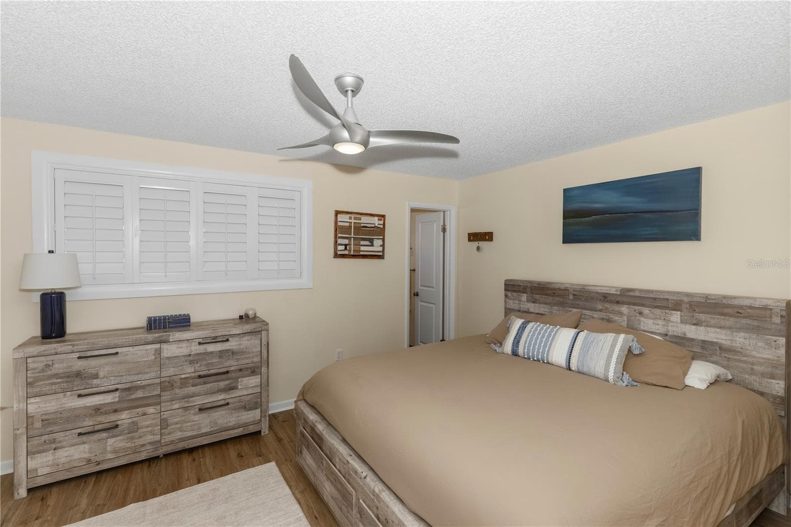 6025 SHORE BOULEVARD — photo 18 of 53