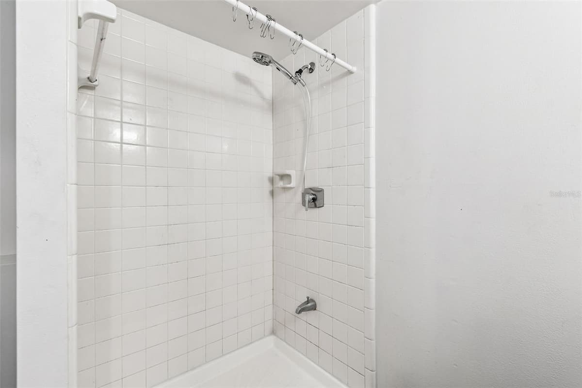 855 BRANDON BOULEVARD — photo 10 of 16