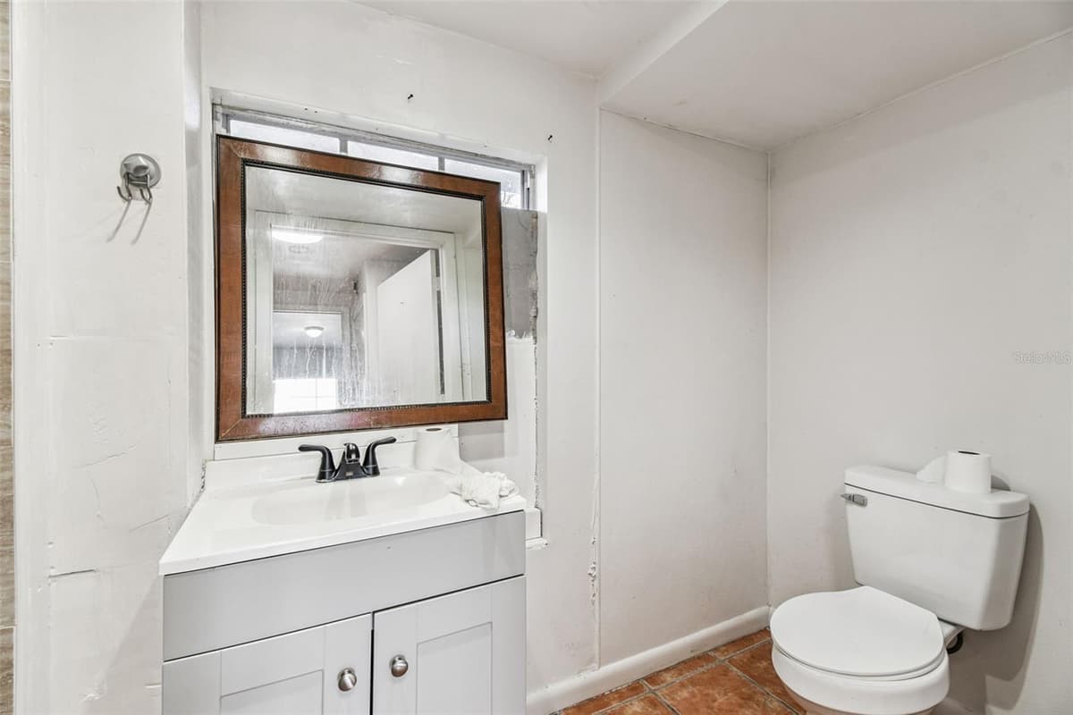 855 BRANDON BOULEVARD — photo 4 of 16