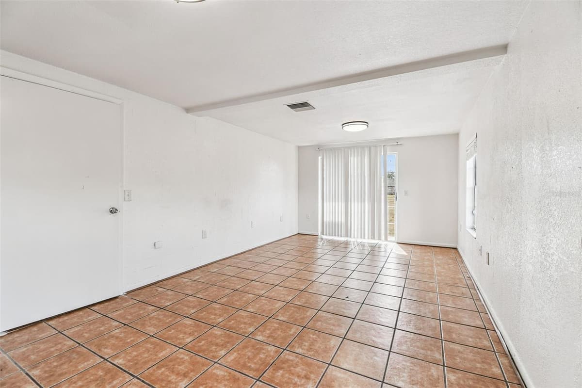 855 BRANDON BOULEVARD — photo 6 of 16