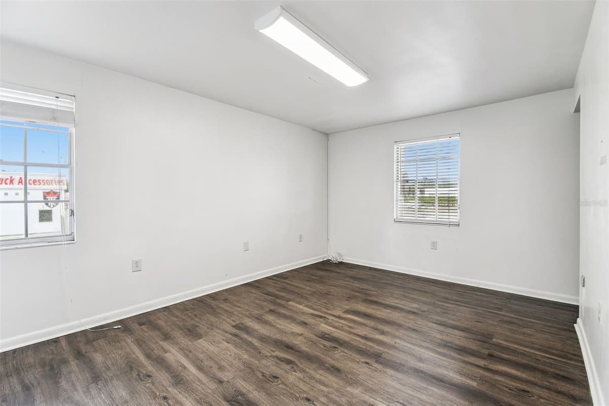 855 BRANDON BOULEVARD — photo 9 of 16