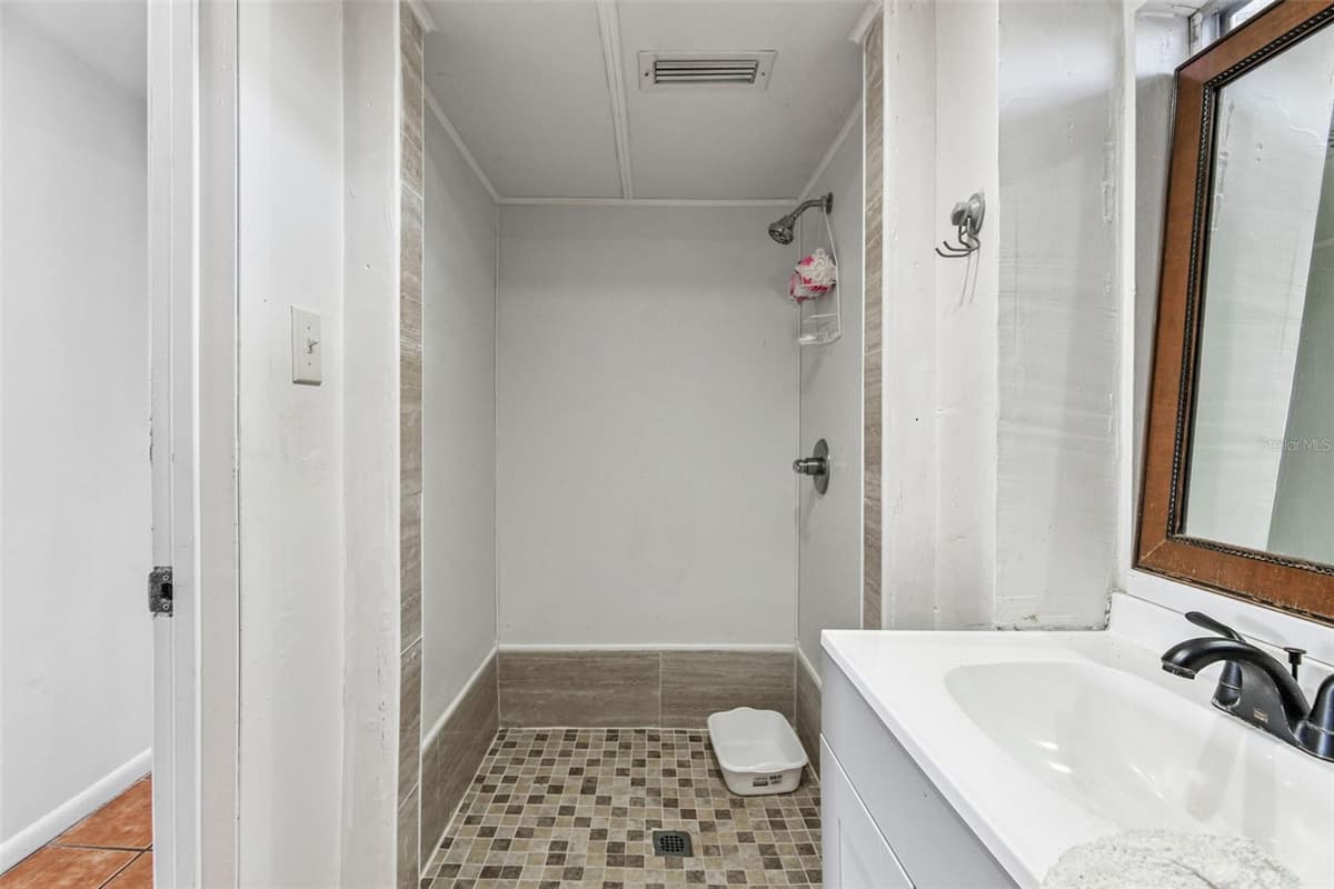 855 BRANDON BOULEVARD — photo 5 of 16