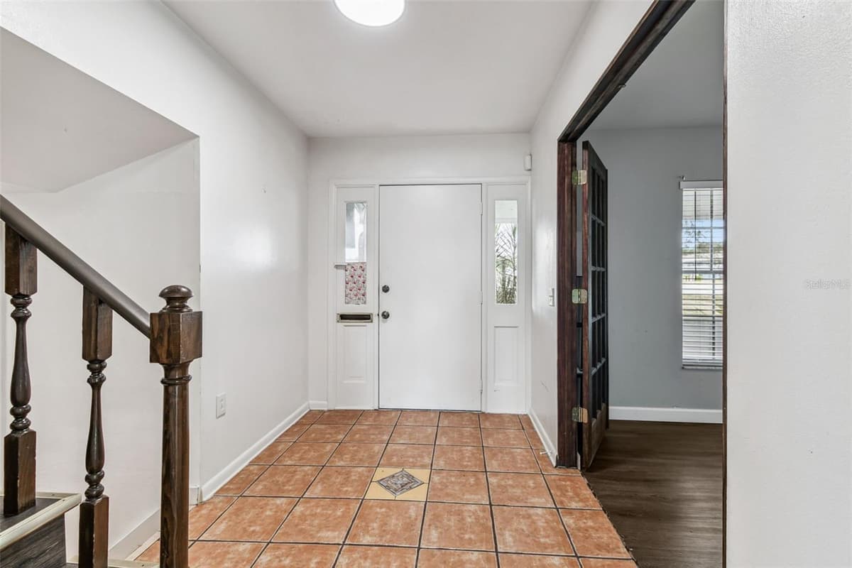 855 BRANDON BOULEVARD — photo 3 of 16