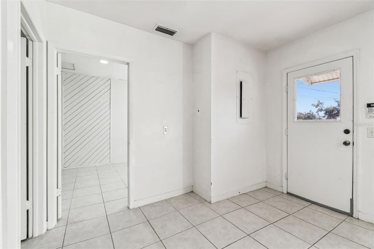855 BRANDON BOULEVARD — photo 13 of 16