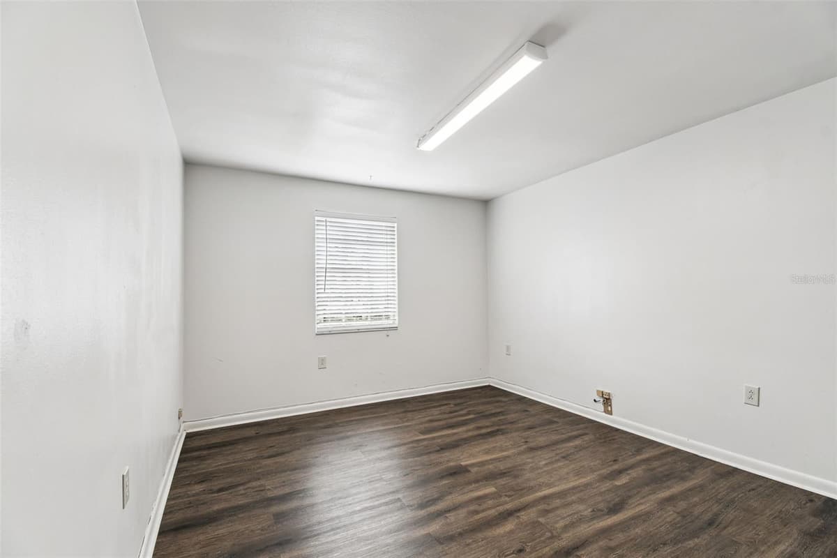 855 BRANDON BOULEVARD — photo 11 of 16