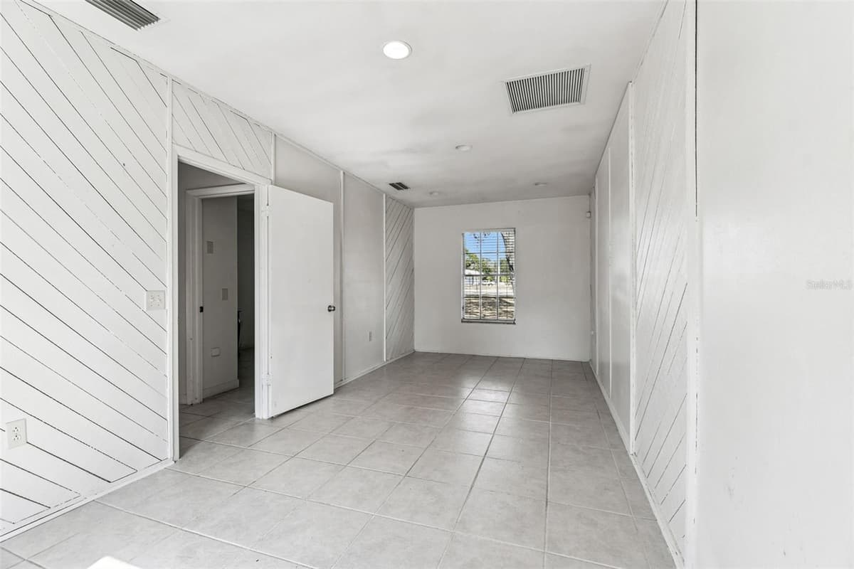 855 BRANDON BOULEVARD — photo 15 of 16