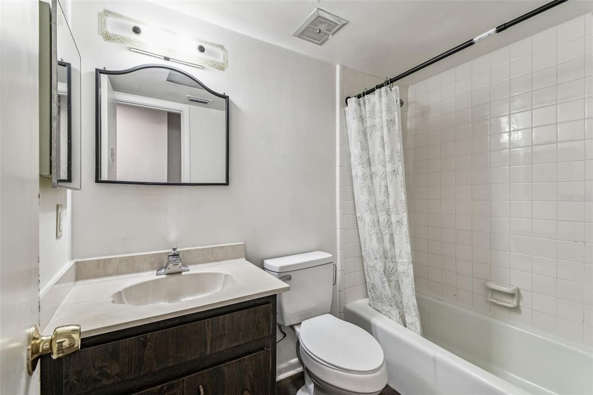 855 BRANDON BOULEVARD — photo 8 of 16