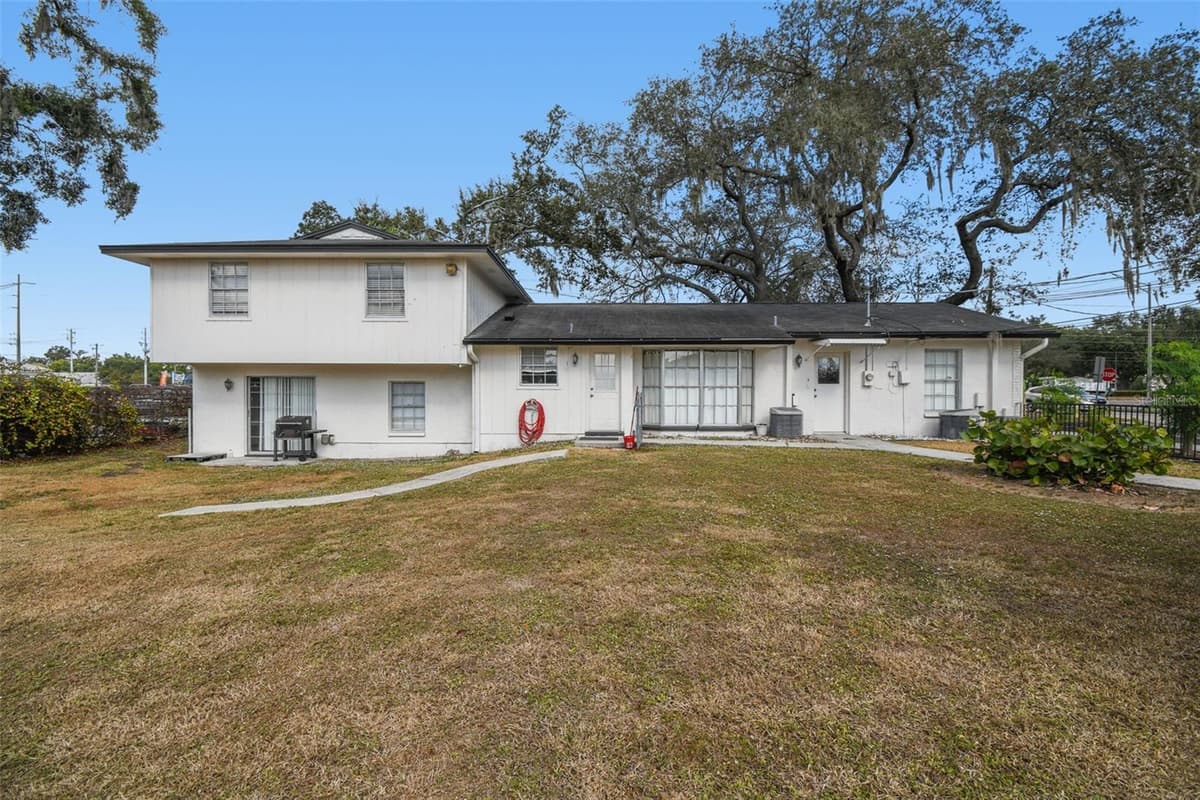 855 BRANDON BOULEVARD — photo 1 of 16